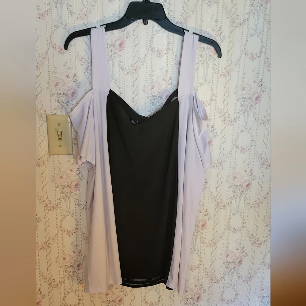 Slinky Brand Cutout Shoulder 1X Short Sleeve Black and White
